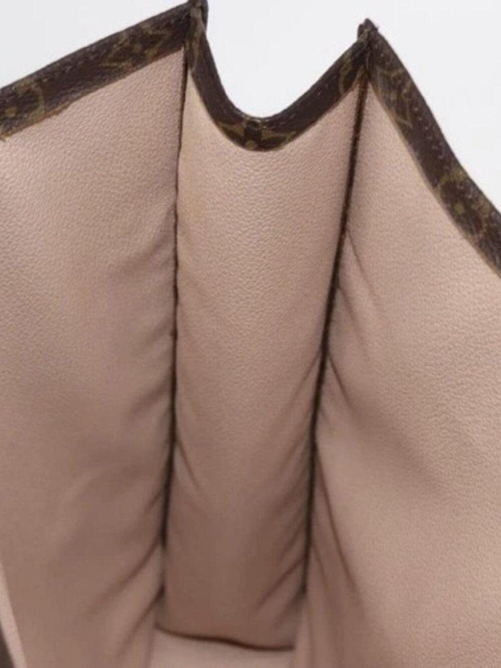 LOUIS VUITTON Monogram Sac Plat Hand Bag - Picture 11 of 15